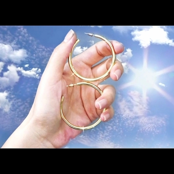 GOLD HOOP EARRINGS - Picture 3 of 8